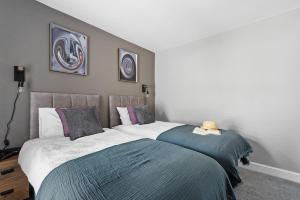 4 Bed - 2 Bath - Central - Ideal for Contractors