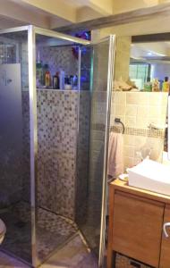 Appartements Maison atypique avec Cascate Duplex plus Studio a 200 m Notre Dame Valcluse : Appartement 1 Chambre