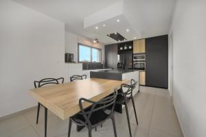 Maisons de vacances La Villa Sainghin - Piscine et Jacuzzi Prive : photos des chambres