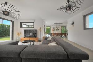 Maisons de vacances La Villa Sainghin - Piscine et Jacuzzi Prive : photos des chambres