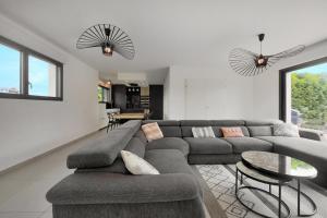 Maisons de vacances La Villa Sainghin - Piscine et Jacuzzi Prive : photos des chambres