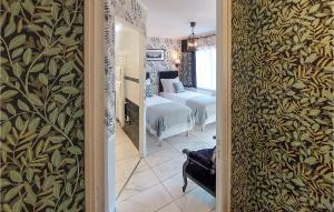 Maisons de vacances Beautiful Home In Thierville With Wifi : photos des chambres