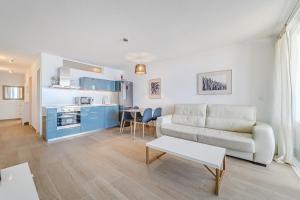 Ocean Breeze Apartments