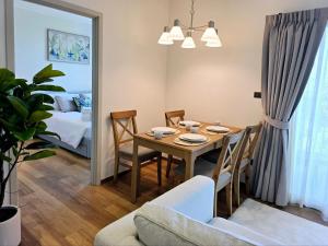 Endless white 2BR apartment-300m to NaiYang Beach