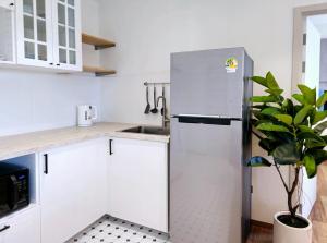 Endless white 2BR apartment-300m to NaiYang Beach