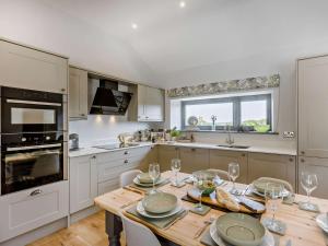 3 Bed in Hartland 91183