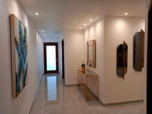 Luxurious 3 Bedroom Maisonette with Private Pool
