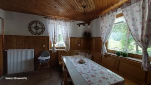 Creekside House with pool