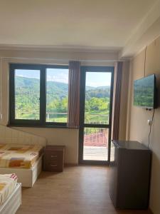 Къща за гости Sunrise - Батак