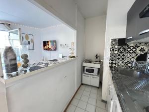 Bruyant studio proche centre, terrasse et parking