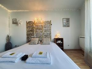 Bruyant studio proche centre, terrasse et parking