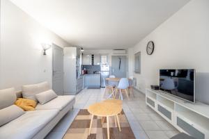 Appartements Superbe Appartement climatise dans residence avec Piscine et parking : photos des chambres