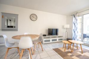 Appartements Superbe Appartement climatise dans residence avec Piscine et parking : photos des chambres