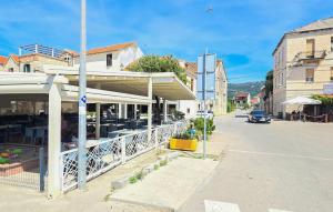 Beautiful Apartment In Kastel Stafilic