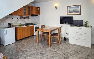 Beautiful Apartment In Kastel Stafilic