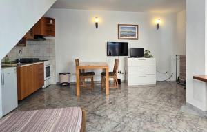 Beautiful Apartment In Kastel Stafilic