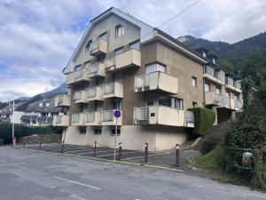 Studio montagnard avec balcon et parking à Cauterets - FR-1-812-12
