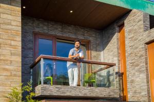 SaffronStays Barlowganj Villa
