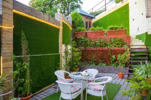 SaffronStays Barlowganj Villa