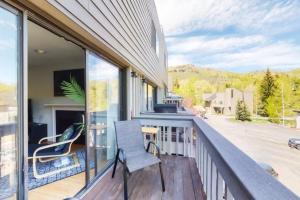 North Vail 2 Bedroom Condo Along Shuttle Route To Slopes!