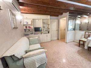Rialto Elegant Hideaway near St Marks Square