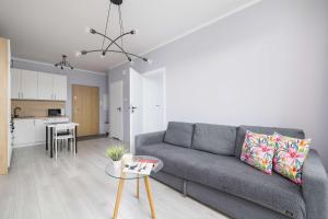 Przestronny Apartament w Zielonej Okolicy Parking by Noclegi Renters