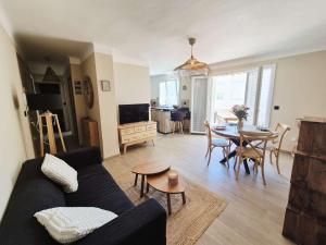 2 chambres, climatisation, à deux pas de la mer