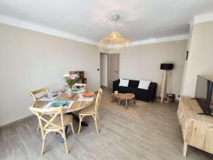 2 chambres, climatisation, à deux pas de la mer