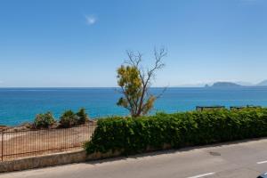 GuestHost - Seaview Apartments near Palermo
