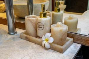 Charming 4BR Wooden Villa with Lush Garden Oasis by Santi mnagement