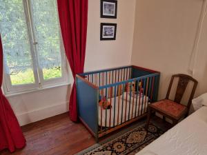 Romantic 19th century house with large garden and BBQ