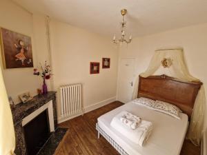 Romantic 19th century house with large garden and BBQ