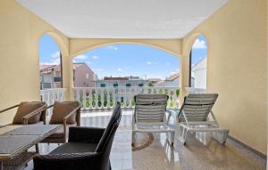 Cozy Apartment In Vodice With Wifi 