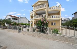 Cozy Apartment In Vodice With Wifi 