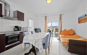 Cozy Apartment In Vodice With Wifi 