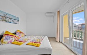 Cozy Apartment In Vodice With Wifi 