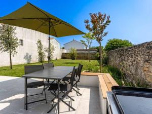 Maisons de vacances Maison de vacances avec jardin verdoyant a Loix - FR-1-835-25 : photos des chambres