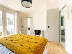 Maisons de vacances Maison de vacances avec jardin verdoyant a Loix - FR-1-835-25 : photos des chambres