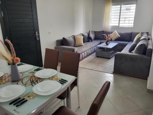 Cosy Apartment Near Beach & Airport