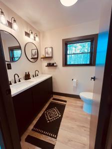 Tall Pines Lodge great location sleeps 9