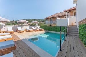 Bel Momento - Family Room