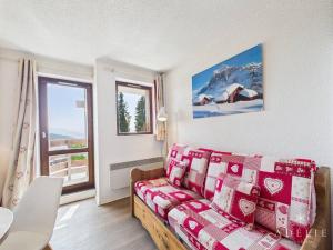 Studio rénové, style montagne, pied des pistes, balcon exposé sud, pour 4 personnes à La Rosière - FR-1-398-557