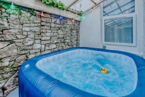 Open Mind Property - 4 Bedroom House with Hot Tub