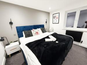 Silver Court Apartments - 2 Bed, 2 Bathroom Modern apartments - FREE Parking, WIFI and Videocom Entry
