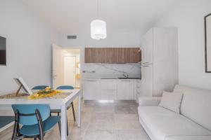 FIVE MINUTES WALK by Wonderful Italy