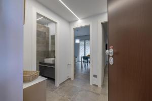 FIVE MINUTES WALK by Wonderful Italy