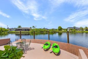 Heated Pool, Game Room, & Dock on Freshwater Canal - Mermaid Cove - Roelens
