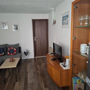 "Ivanera" Postira otok Brač