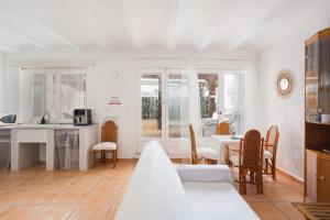 Oliwood Beach - Cabaret