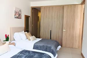 “Lujoso Apto con Piscina, Terraza Privada y Salida a la Playa”